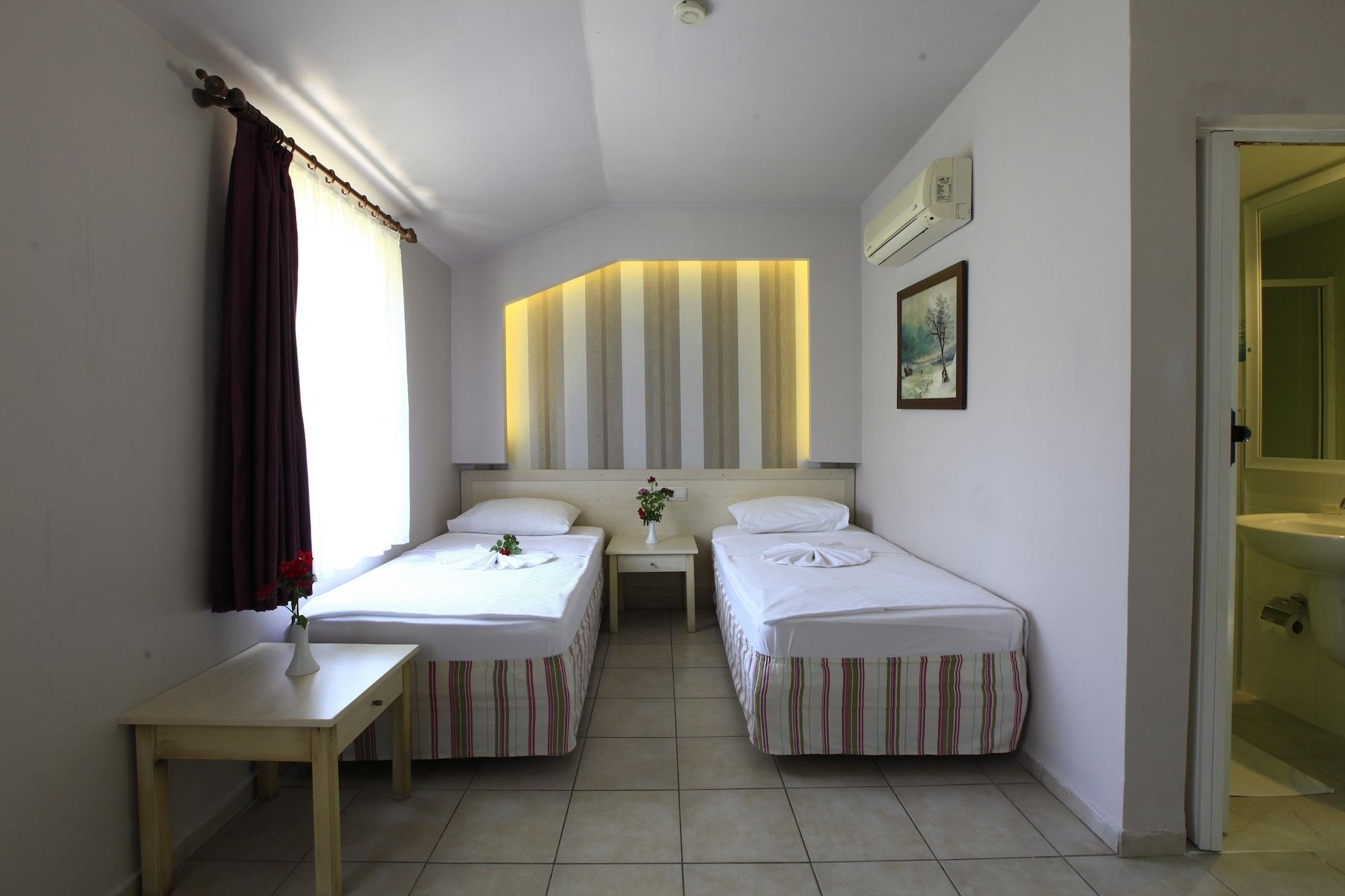 Leda Beach Hotel Side Exterior foto