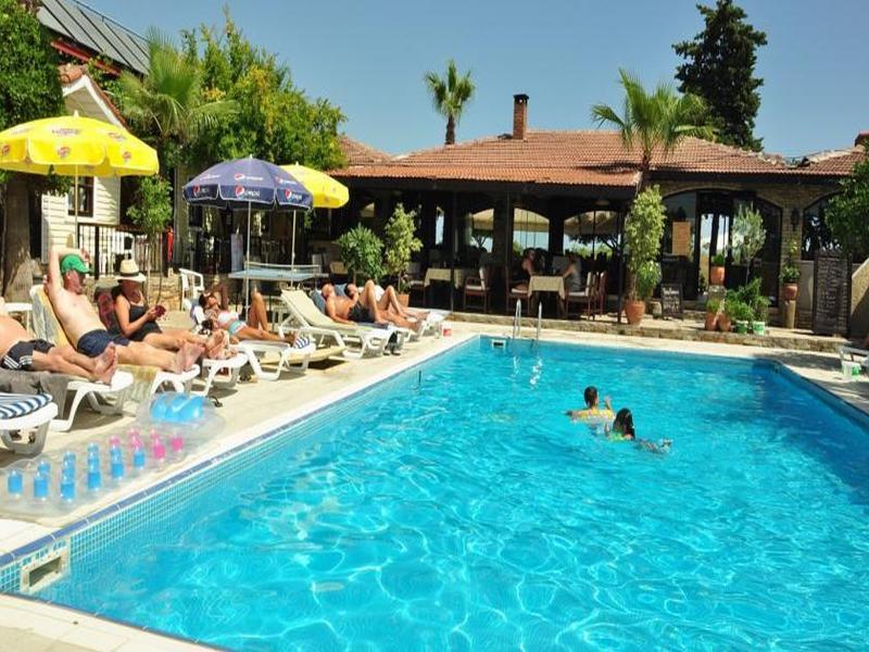 Leda Beach Hotel Side Exterior foto