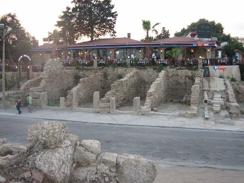Leda Beach Hotel Side Exterior foto
